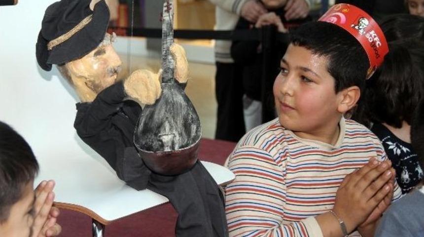 &Uuml;nl&uuml;lerin Kuklalarıyla &Ccedil;ifte Nostalji Yaşadılar