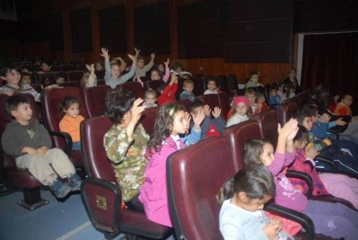 &Ccedil;ocuklar Konak&rsquo;ta Tiyatro Keyfi Yaşadı