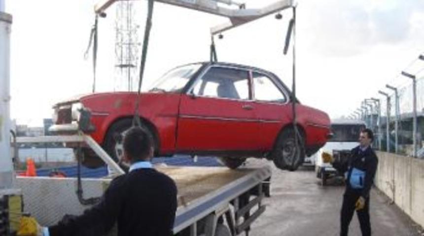 İzmit'te Hurda Ara&ccedil;lar Toplanıyor