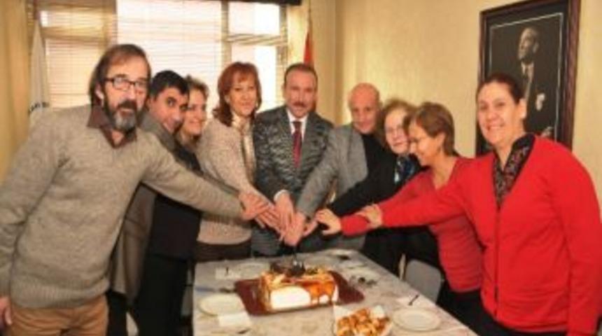 Başkan Doğan İzmit Lisesi Mezunları Derneği'ni Ziyaret Etti