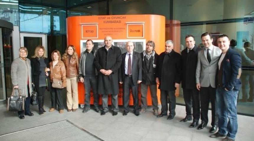 Ak Parti&rsquo;den Kimsesiz &Ccedil;ocuklar İ&ccedil;in Oyuncak Ve Kitap Kampanyası