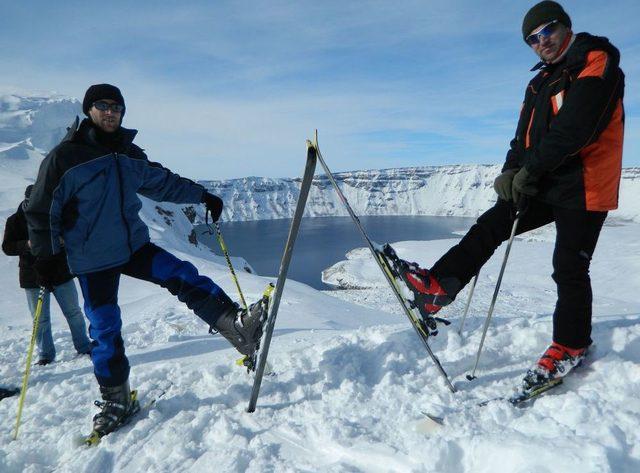 Nemrut, Kayak Severlerin Akınına Uğruyor