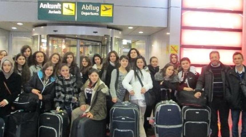 Sakaryalı &Ouml;ğrenciler Almanya&rsquo;daki Restoranlarda 1 Ay S&uuml;reyle Proje &Ccedil;alışması Yapacak