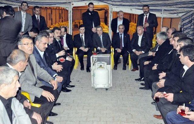 Bakan G&uuml;ler, Dinler Ailesine Taziye Ziyaretinde Bulundu 1