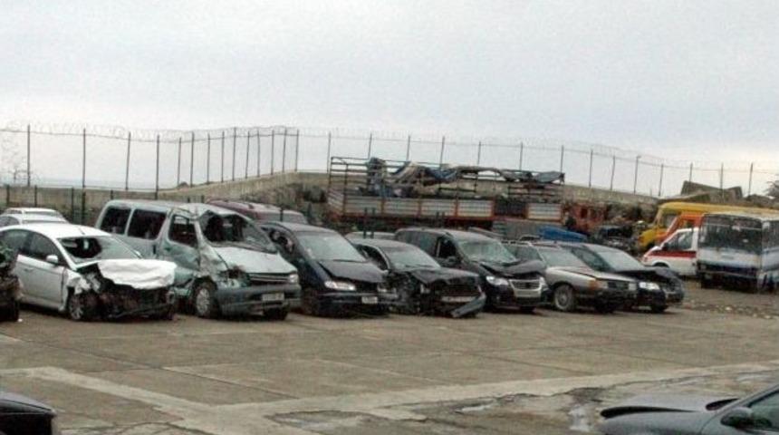 Trabzon'da G&uuml;mr&uuml;kte 1 Milyon Tl&rsquo;lik Ara&ccedil; Ve Eşya Satıldı