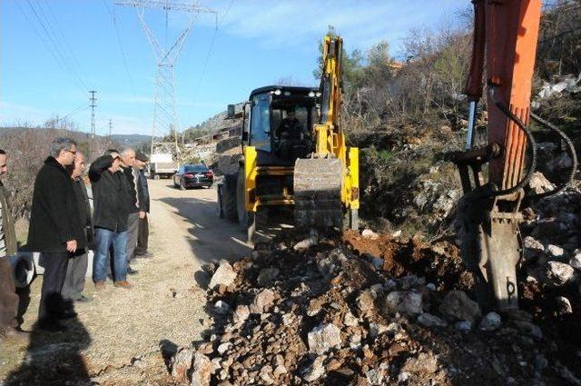 Bucak'ta Kanalizasyon Çalışmaları Devam Ediyor