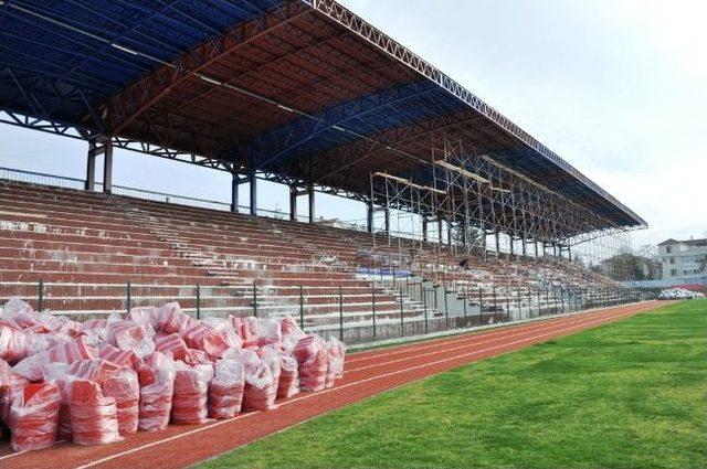 D&uuml;zce 18 Temmuz Trib&uuml;n&uuml;nde Hummalı &Ccedil;alışma 1