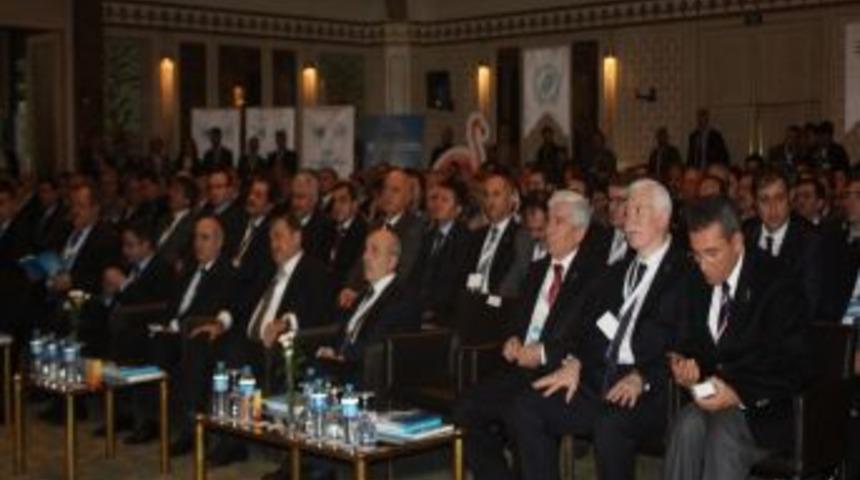 Vali Karaloğlu'na 'Sulak Alan &Uuml;st&uuml;n Başarı &Ouml;d&uuml;l&uuml;'