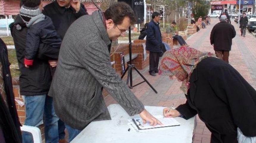 Gediz'den Kılık-kıyafet &Ouml;zg&uuml;rl&uuml;ğ&uuml;ne 3 Bin 637 İmza