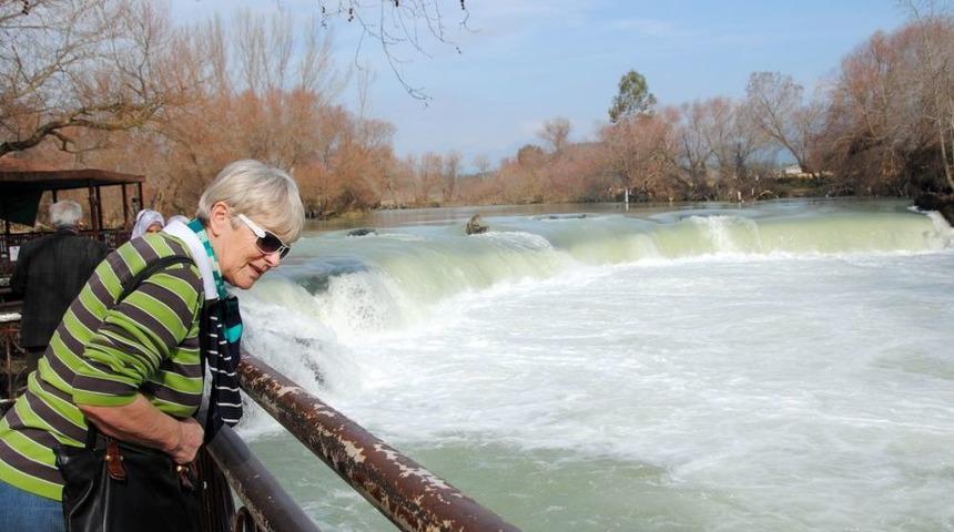 Irmakta Su Seviyesi D&uuml;ş&uuml;nce Manavgat Şelalesi'ne Ziyaretler Başladı