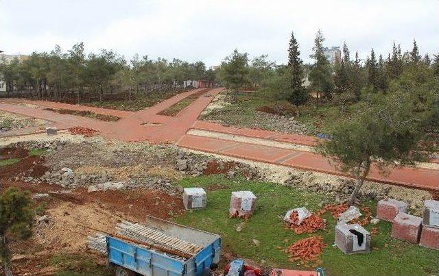 Karataş Şehir Parkında Çalışmalar Tamamlanıyor