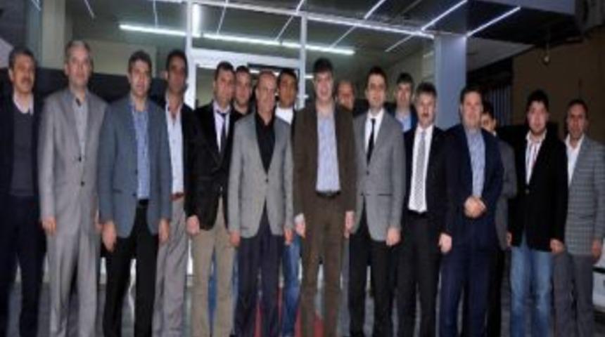 T&uuml;rel M&uuml;teahhitlerle Bir Araya Geldi