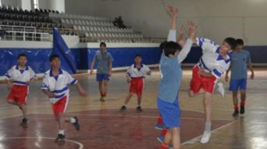 Kul&uuml;pler Arası Yıldızlar Hentbol Ligi