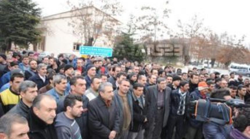 Karayollarında taşeron iş&ccedil;iler eylemi