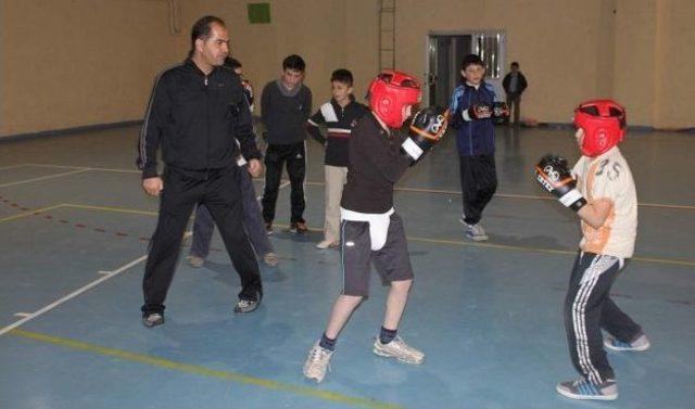 Yıldızeli'nde Boks Kulübü Kuruldu