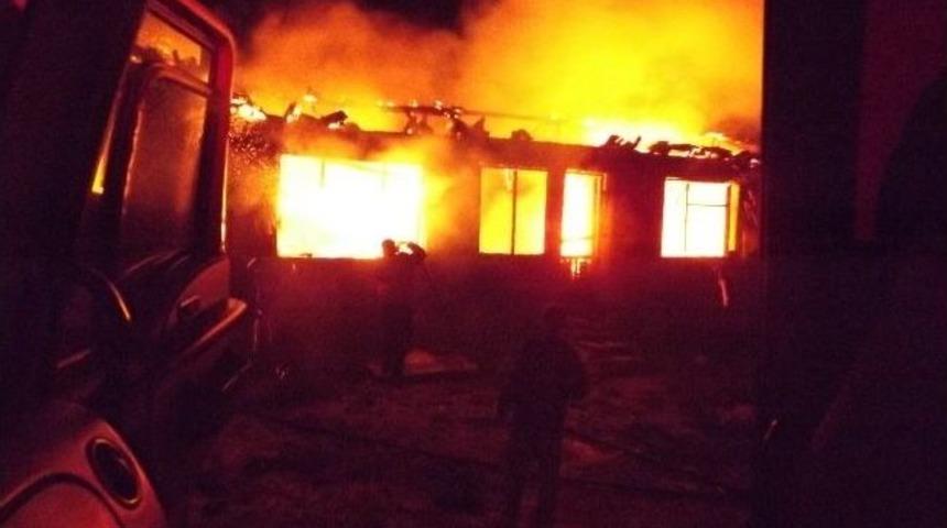 Didim&rsquo;de Gecekondu Yangını Korkuttu