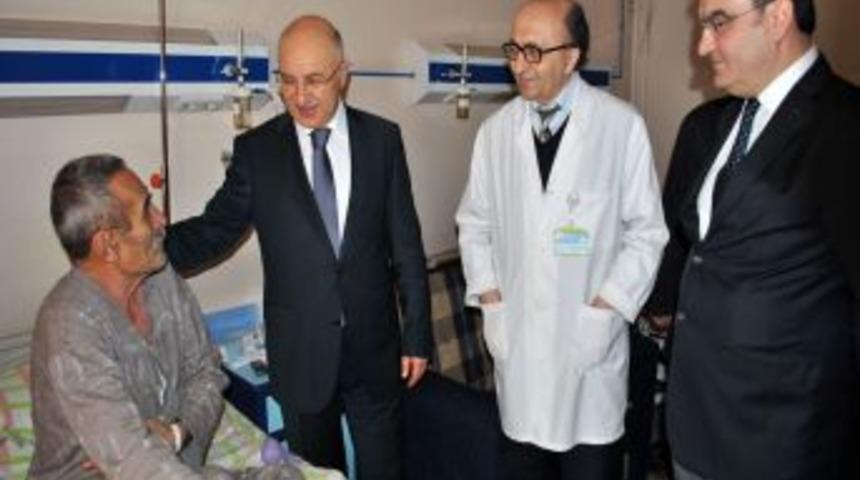 Milletvekilleri Yaşlı Hastaları Ziyaret Etti