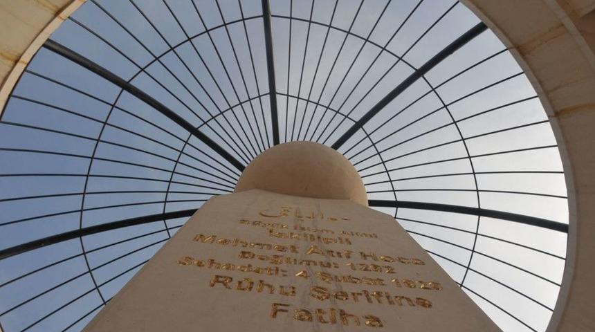 İskilipli Atıf Hoca, Mezarı Başında Dualar Eşliğinde Anıldı