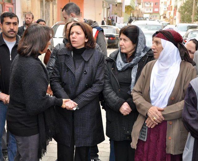 KCK Tutuklusu Vekil Irmak, Izinli Olarak Babasının Taziyesine Geldi 1