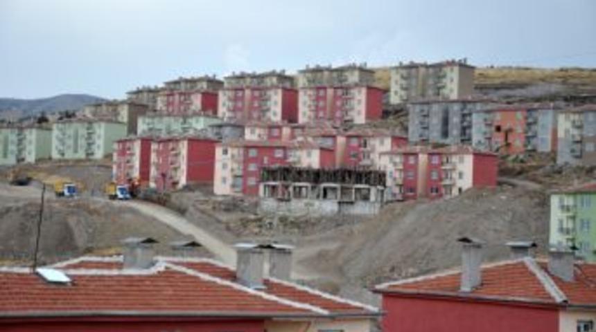 Depremzedeler, Alt Yapı Eksikliğinden Konutlarına Taşınamıyor