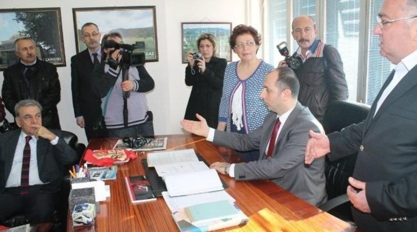 İzmirli &Ccedil;ankırılılar Yeni Dernek Binasında