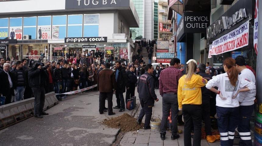 Kanalizasyon &Ccedil;alışması I&ccedil;in Girdiği Yerde Toprak Altında Kaldı