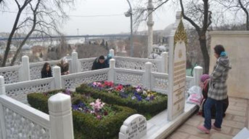Mahmud Esad Coşan Hocaefendi Dualarla Anıldı