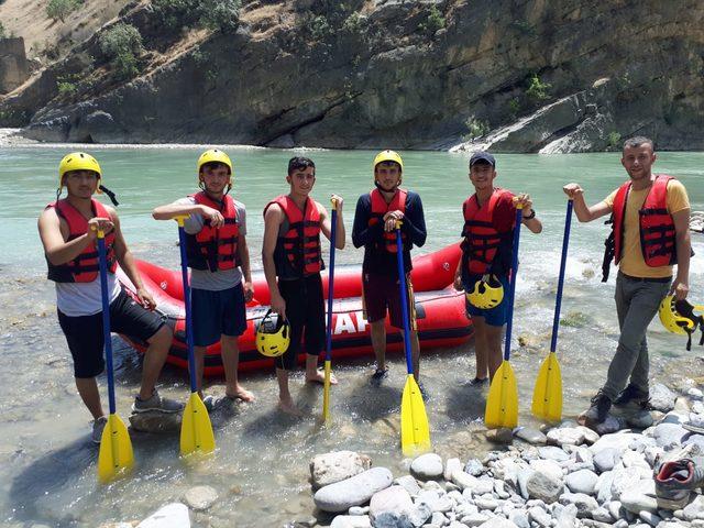 Çukurcalı öğrencilere, Zap Suyu'nda rafting eğitimi