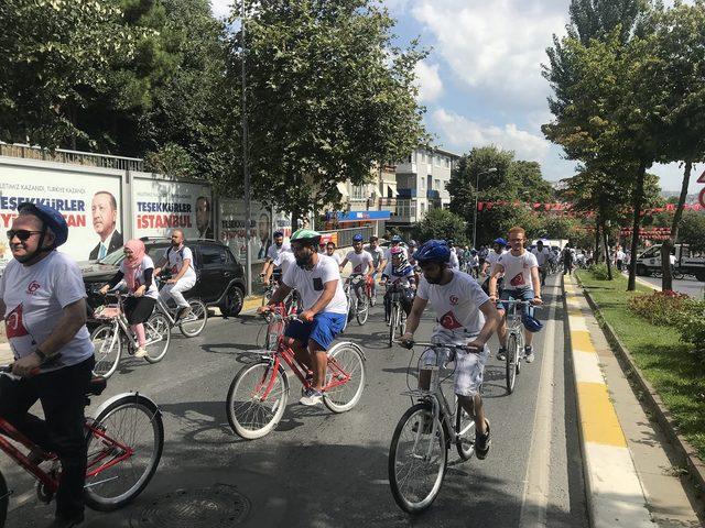 Mekedonya’dan İstanbul’a 15 Temmuz şehitleri için pedal çevirdiler 