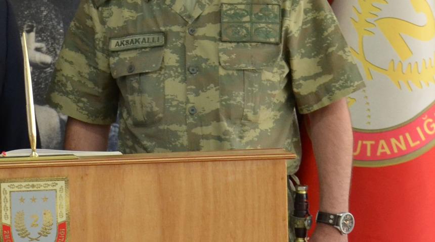 Aksakallı: Akıllı telefon kullanmamış &Ouml;mer Halisdemir'i bile ByLock kullanıcısı diye sundular