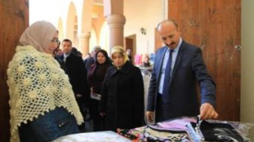 Sultangazili kadınların g&ouml;z nuru &uuml;r&uuml;nleri g&ouml;r&uuml;c&uuml;ye &ccedil;ıktı