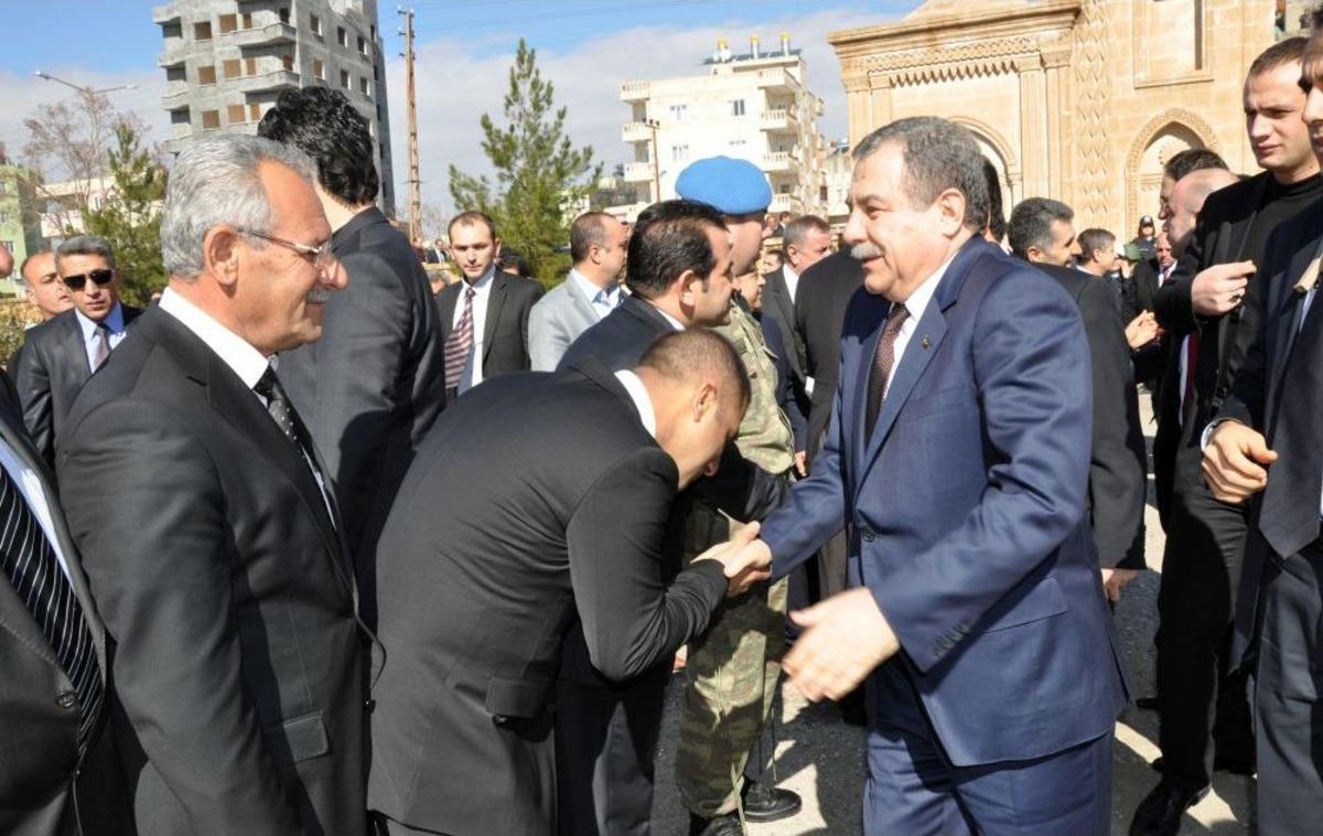 İ&ccedil;işleri Bakanı G&uuml;ler, Midyat&rsquo;ta Kurbanlar Kesilerek Karşılandı
