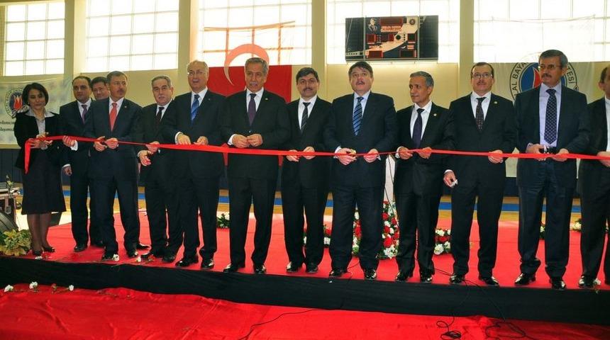 Arın&ccedil;: &Ouml;zg&uuml;rl&uuml;klerini Kısıtlamanın Hak Olmadığına Inananlardanım