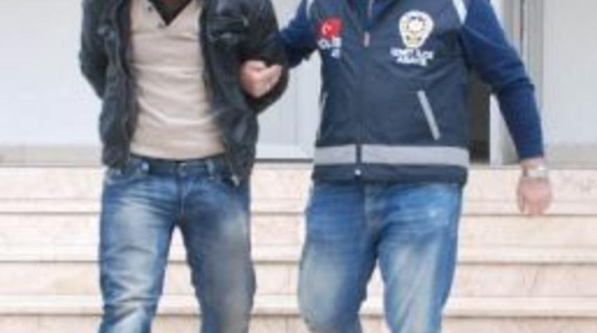Mağaza Hırsızı G&uuml;venlik&ccedil;ilere Yakalandı