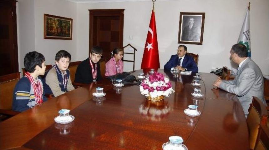 Bakan Eroğlu Şuhutlu &ldquo;f&rdquo; Klavye Şampiyonu &Ouml;ğrencileri Ağırladı