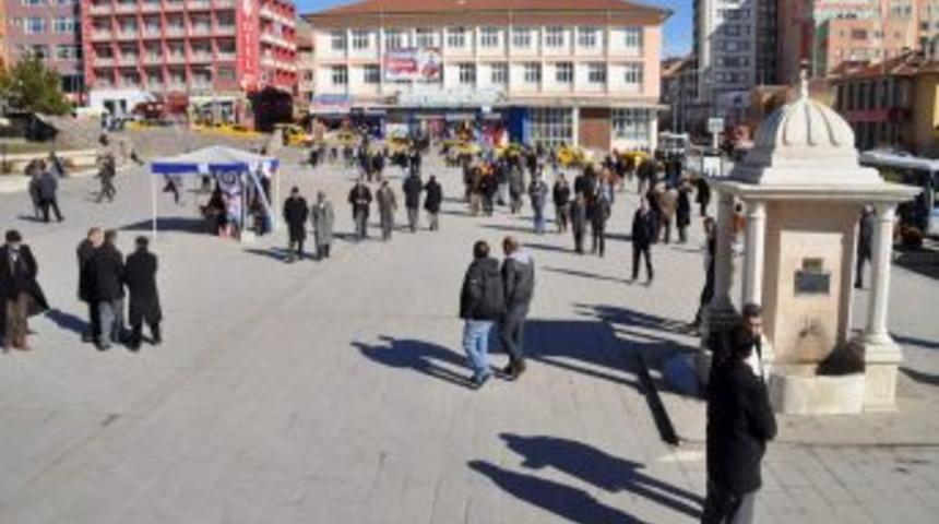Yozgat&rsquo;ta G&uuml;neşli Hava Vatandaşları Sokağa D&ouml;kt&uuml;