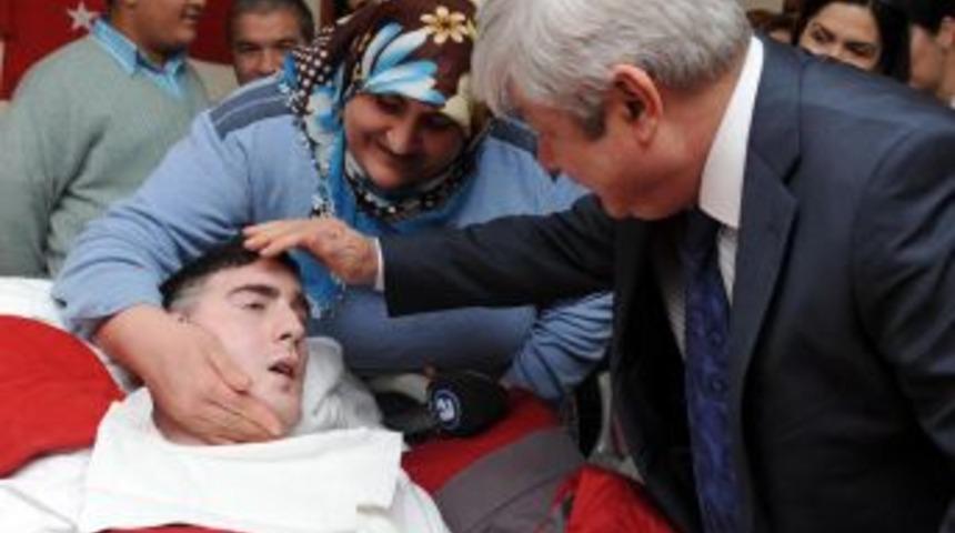 Akaydın: G&uuml;ls&uuml;m Annenin Yaptığında Insanlık Adına &Ouml;nemli Bir Ders Var