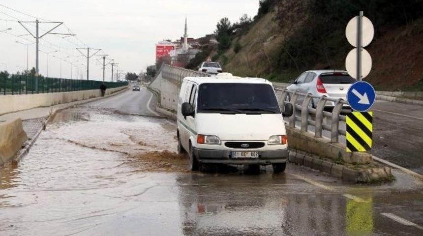 Samsun&rsquo;da Kanalizasyon Borusu Patladı