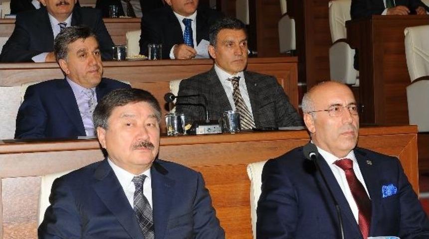 Trabzon Belediyesi&rsquo;nden Kaseinov Ve Demirci&rsquo;ye Fahri Hemşerilik Beratı