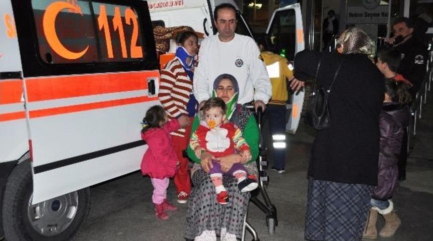 Otomobil Ref&uuml;je &Ccedil;arptı: 9 Yaralı