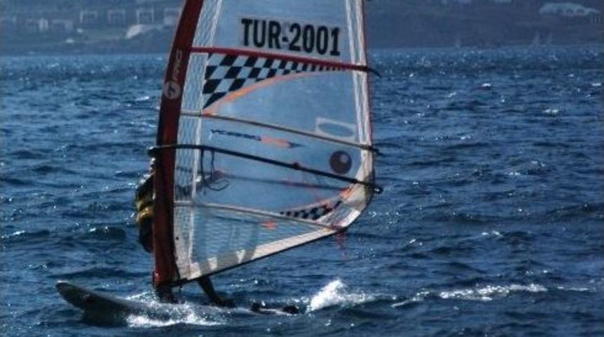 Şiddetli Fırtına Nedeni İle Yelken Yarışlarına Ara Verildi