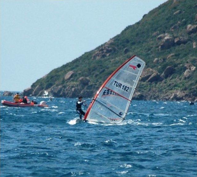 Şiddetli Fırtına Nedeni İle Yelken Yarışlarına Ara Verildi 1