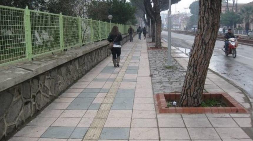 &Ouml;demiş'te Kaldırım Ve Yollar Pırıl Pırıl Oldu