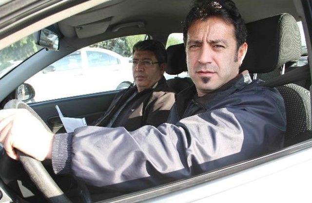 Ehliyetine El Konulunca Şoför Tuttu 1