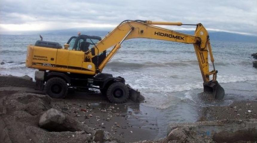 Dere Yatakları Temizliyor