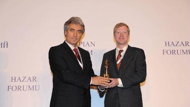 Rektör Korkmaz’dan Svante Cornell’e “hazar Bilim Adamı” Ödülü