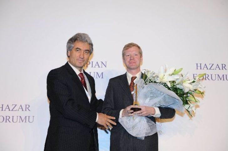 Rektör Korkmaz’dan Svante Cornell’e “hazar Bilim Adamı” Ödülü G1