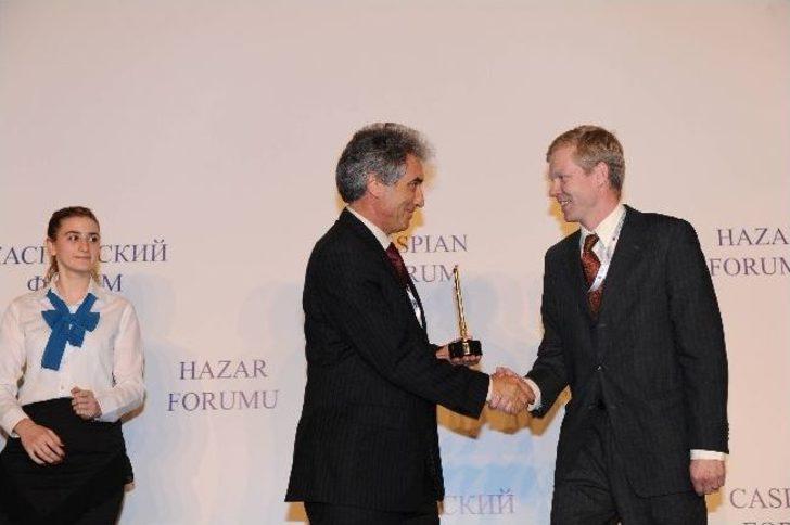 Rektör Korkmaz’dan Svante Cornell’e “hazar Bilim Adamı” Ödülü G5