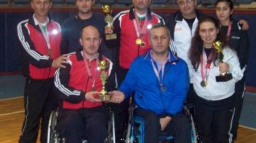 Sakaryalı Bedensel Engelli Masa Tenisçileri Konya’dan Madalyalarla Döndü