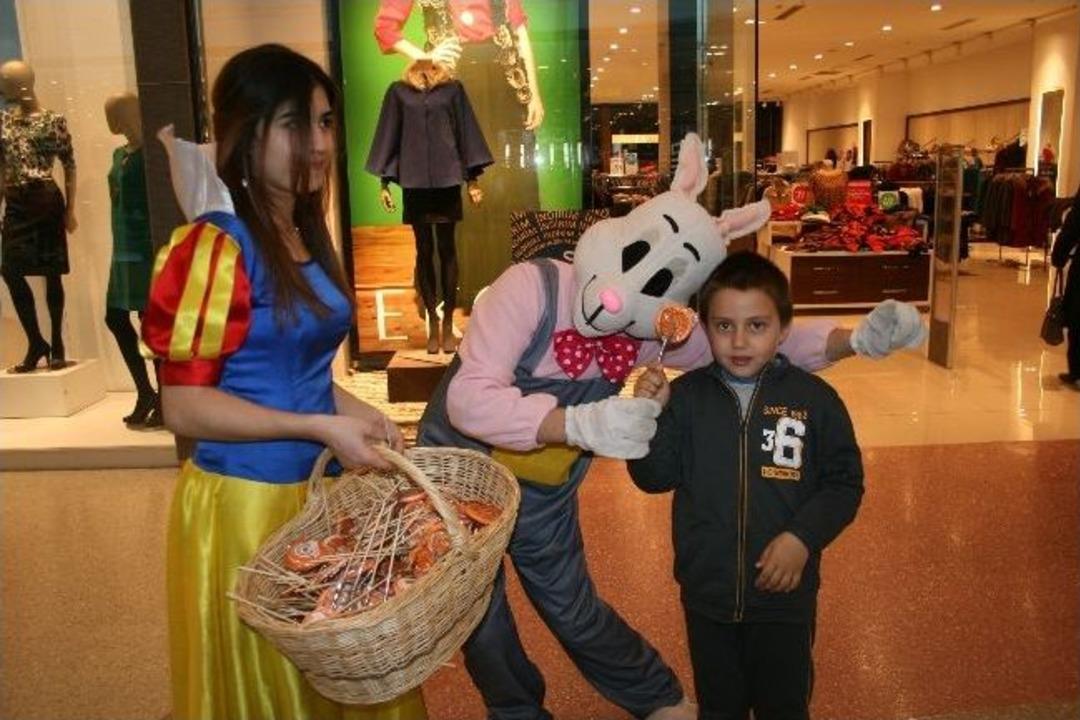 &Ccedil;izgi Film Kahramanları İle Eğlendiler